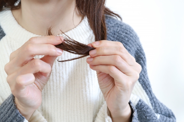 【髪 ダメージ 原因】おうちでできるケアでパサつき・切れ毛改善！